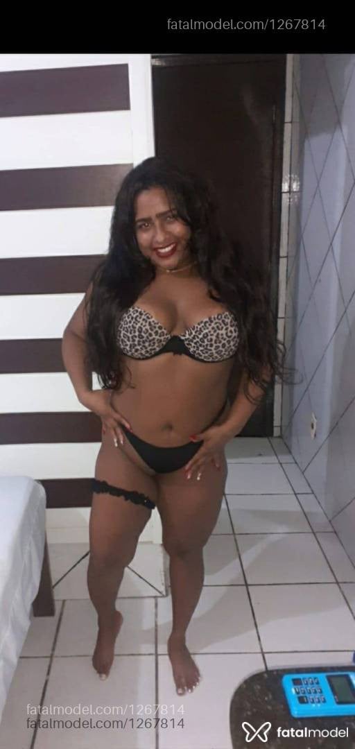 Acompanhante mulher com cabelo castanho de olhos cinza - Bianca