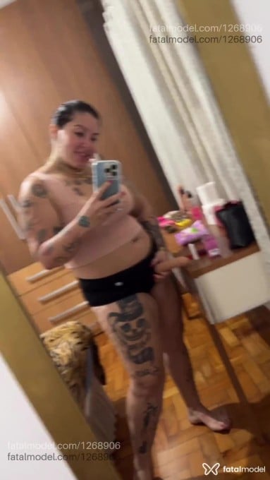 Acompanhante mulher loira (o) de olhos verdes - Laura Valentino Acompanhante mulher loira (o) de olhos verdes - Laura Valentino