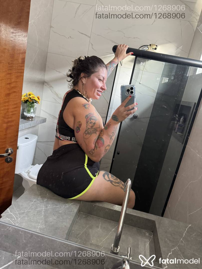Acompanhante mulher loira (o) de olhos verdes - Laura Valentino Acompanhante mulher loira (o) de olhos verdes - Laura Valentino