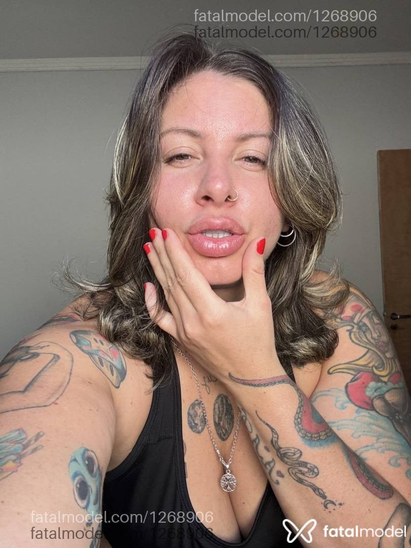 Acompanhante mulher loira (o) de olhos verdes - Laura Valentino Acompanhante mulher loira (o) de olhos verdes - Laura Valentino