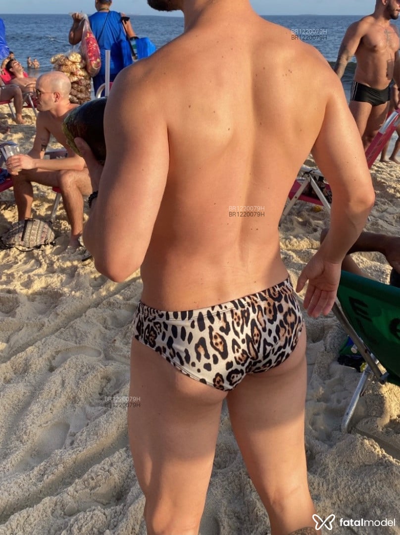 Acompanhante homem com cabelo castanho de olhos castanhos em Brasília Acompanhante homem com cabelo castanho de olhos castanhos em Brasília - Kaio