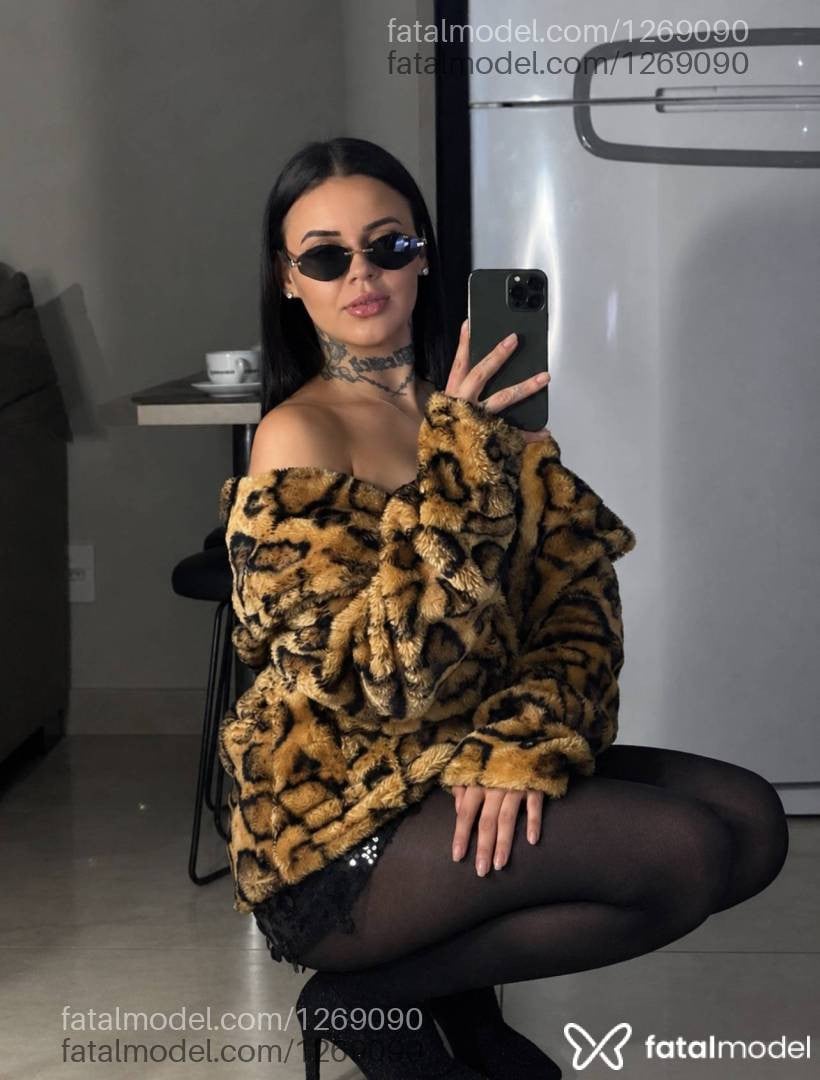 Acompanhante mulher morena (o) de olhos castanhos - Safira