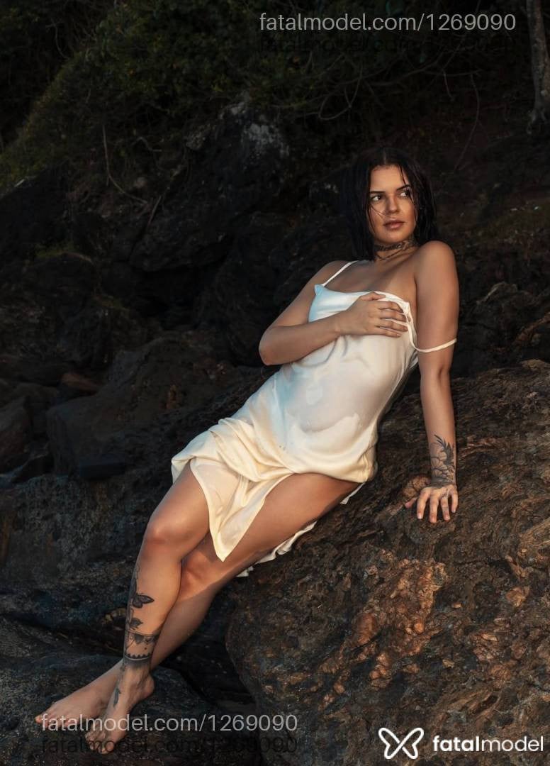 Acompanhante mulher morena (o) de olhos castanhos - Safira