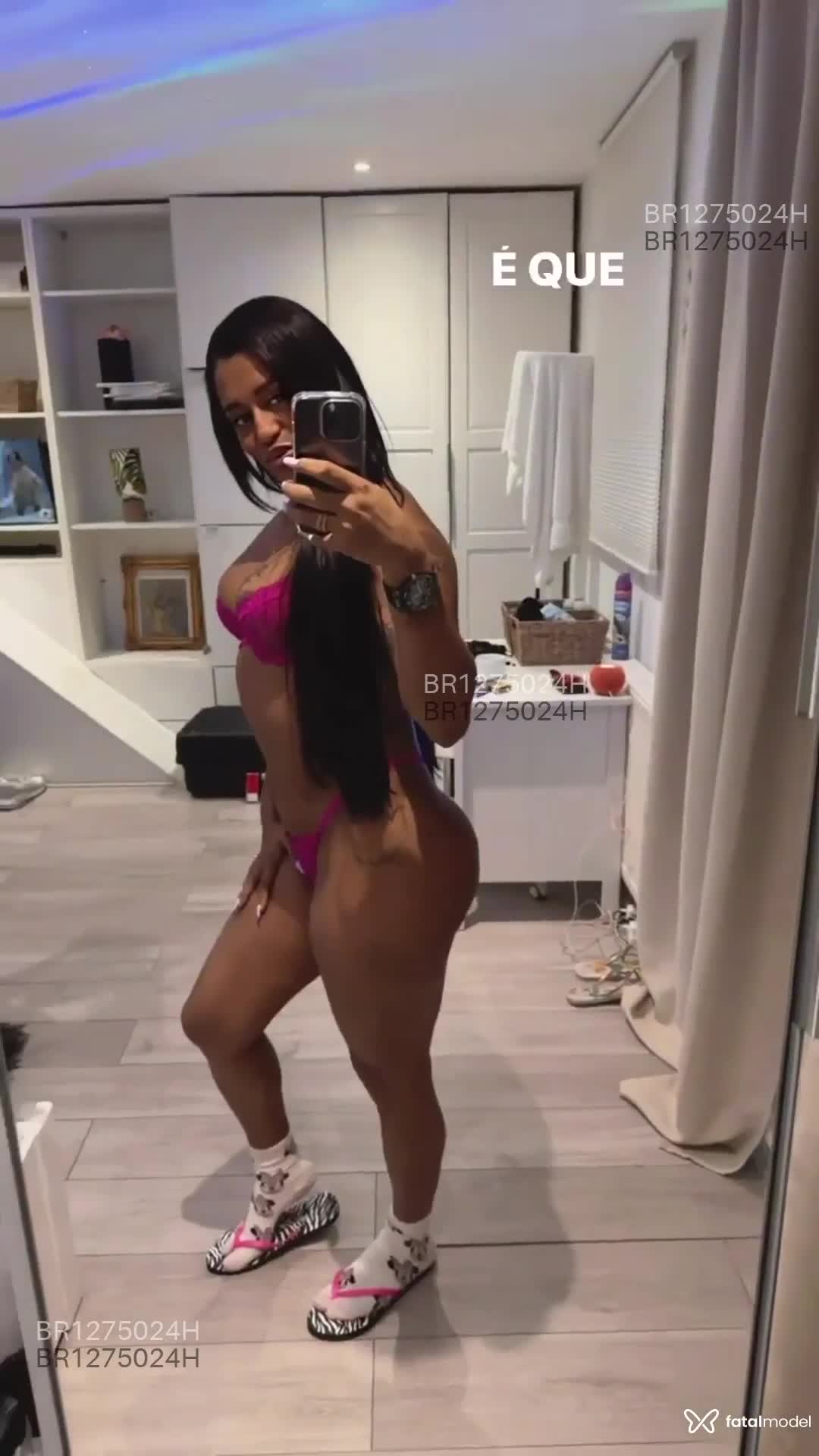 Acompanhante mulher com cabelo castanho de olhos castanhos em Virtual - Estrela Pocahonta