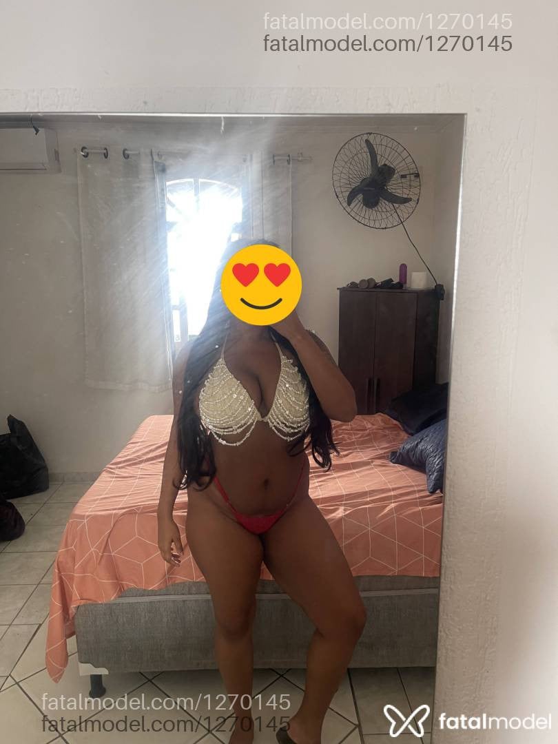 Acompanhante mulher loira (o) de olhos castanhos - Cacau