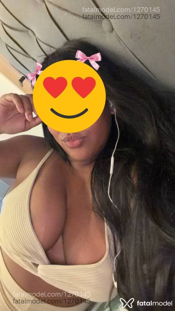 Acompanhante mulher loira (o) de olhos castanhos - Cacau