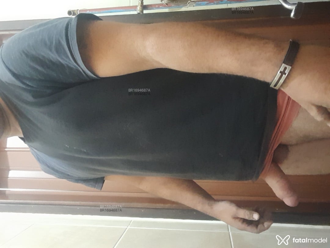 Acompanhante homem com cabelo castanho de olhos castanhos - Felipão Acompanhante homem com cabelo castanho de olhos castanhos - Felipão