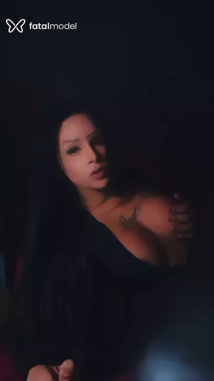 Acompanhante mulher trans morena (o) de olhos castanhos - Gaby Muniz
