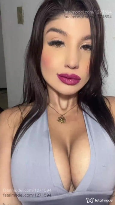 Acompanhante mulher com cabelo castanho de olhos mel em Porto Alegre - Brunatr