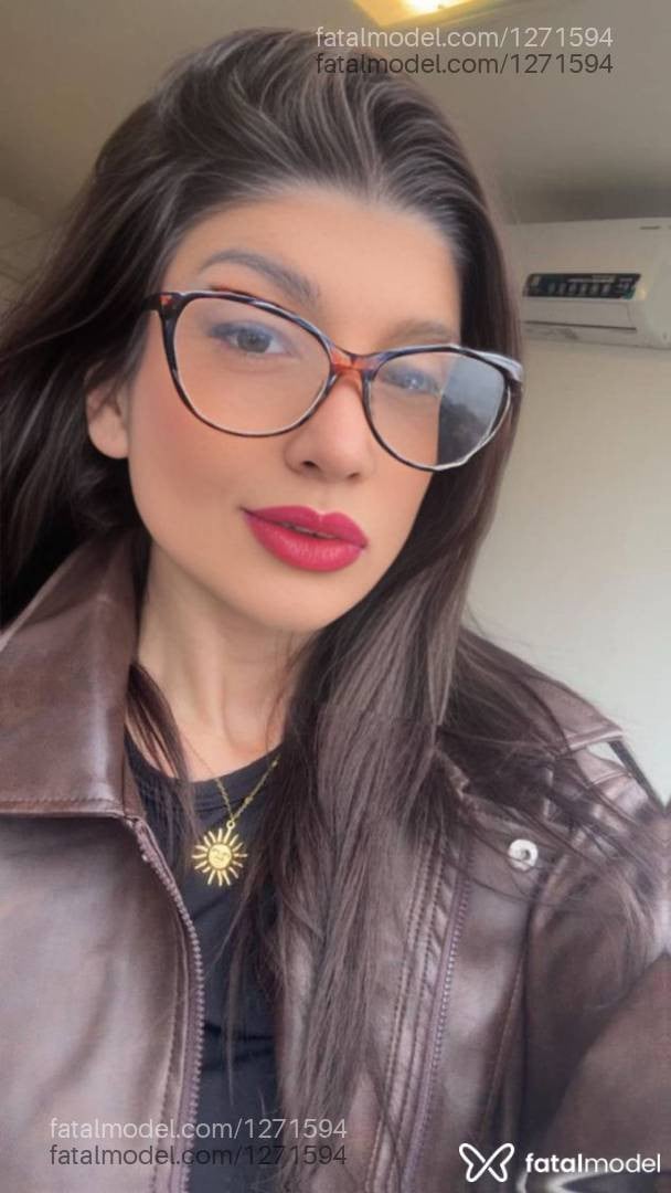 Acompanhante mulher com cabelo castanho de olhos mel em Porto Alegre - Brunatr