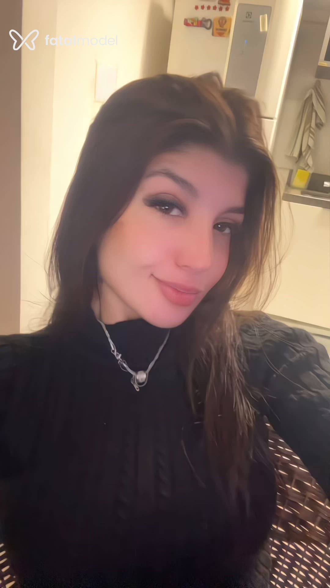Acompanhante mulher com cabelo castanho de olhos mel - Brunatr Acompanhante mulher com cabelo castanho de olhos mel - Brunatr