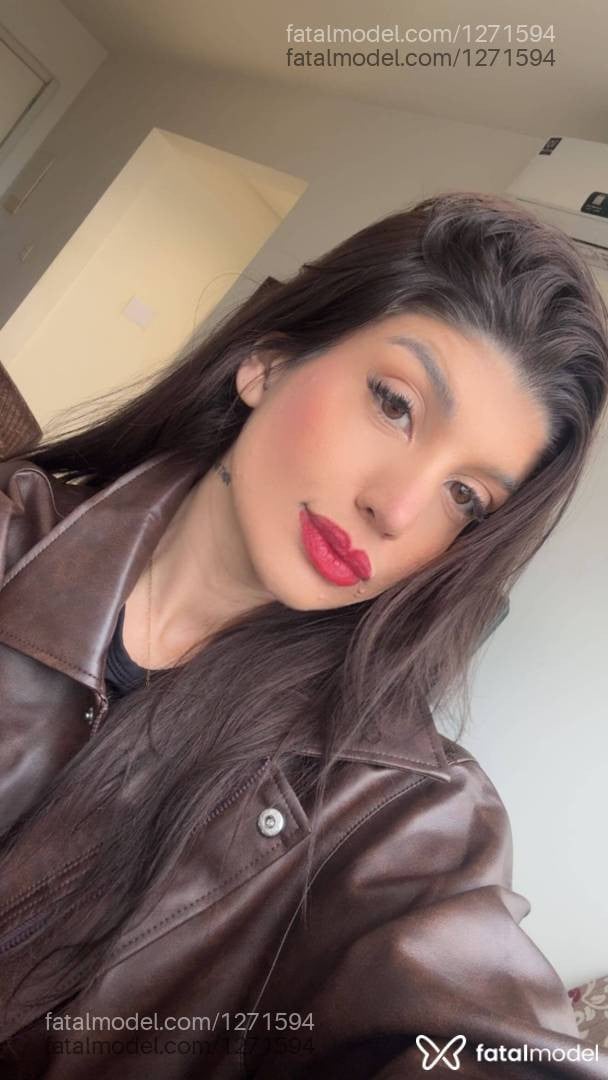 Acompanhante mulher com cabelo castanho de olhos mel em Porto Alegre - Brunatr
