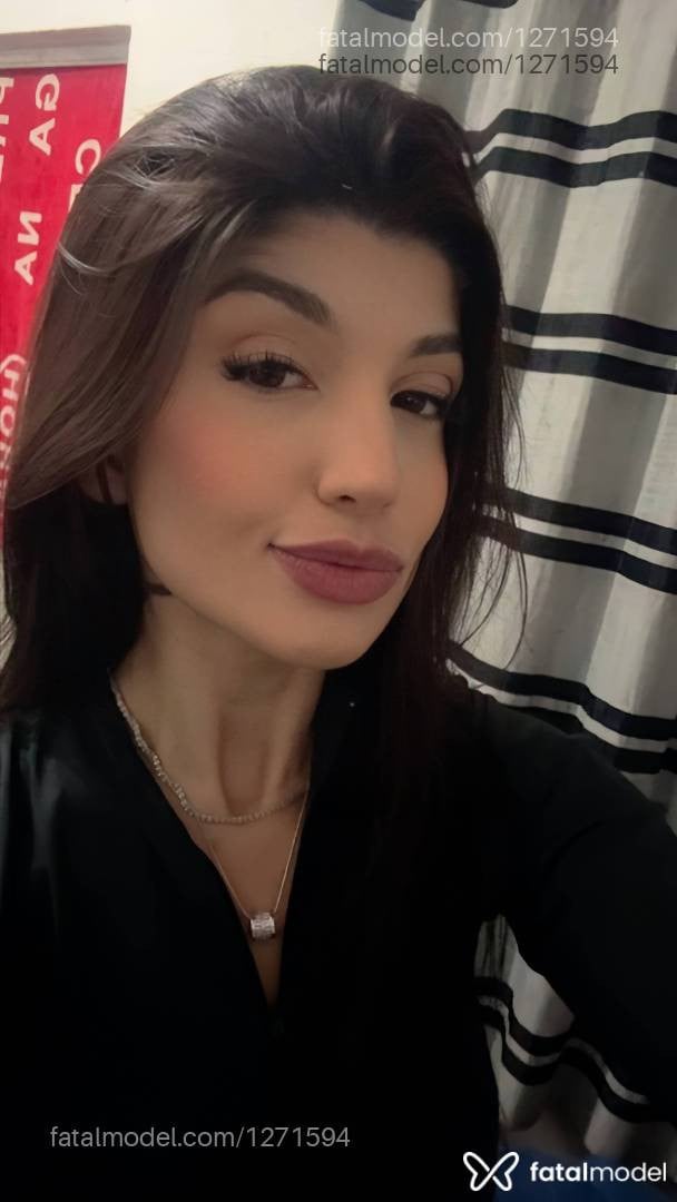 Acompanhante mulher com cabelo castanho de olhos mel em Porto Alegre - Brunatr