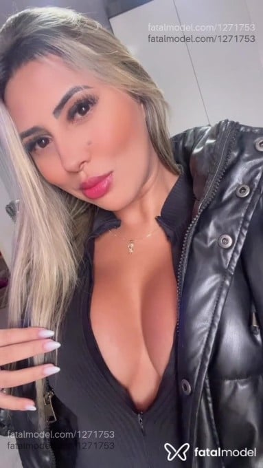 Acompanhante mulher loira (o) de olhos castanhos em São Bento do Sul Acompanhante mulher loira (o) de olhos castanhos em São Bento do Sul - Pietra
