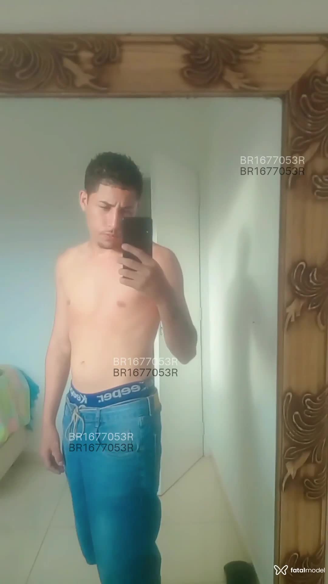 Acompanhante homem morena (o) de olhos castanhos em Virtual Acompanhante homem morena (o) de olhos castanhos em Virtual - Thomas