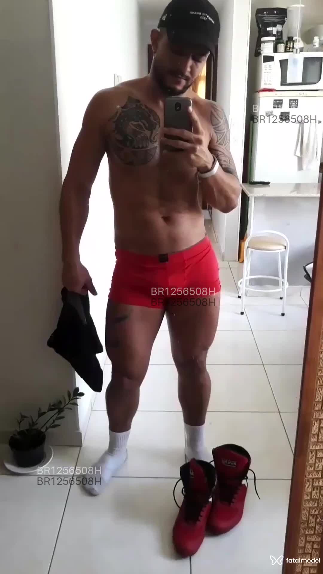 Acompanhante homem morena (o) de olhos castanhos - Leo Rec Acompanhante homem morena (o) de olhos castanhos - Leo Rec