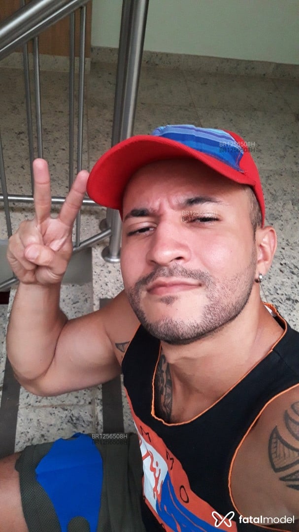 Acompanhante homem morena (o) de olhos castanhos - Leo Rec Acompanhante homem morena (o) de olhos castanhos - Leo Rec