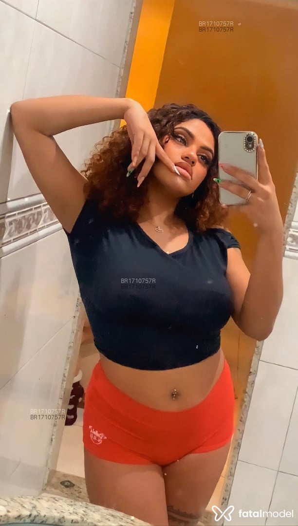 Acompanhante mulher ruiva (o) de olhos castanhos em Uberlândia - Lolla