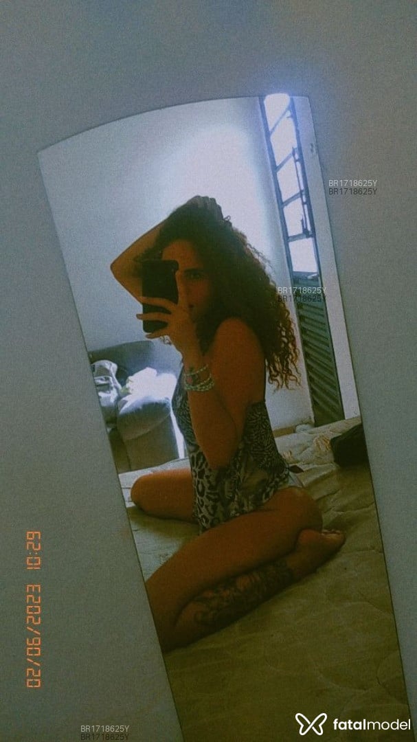 Acompanhante mulher com cabelo castanho de olhos castanhos em Taubaté - Brenda Oliver