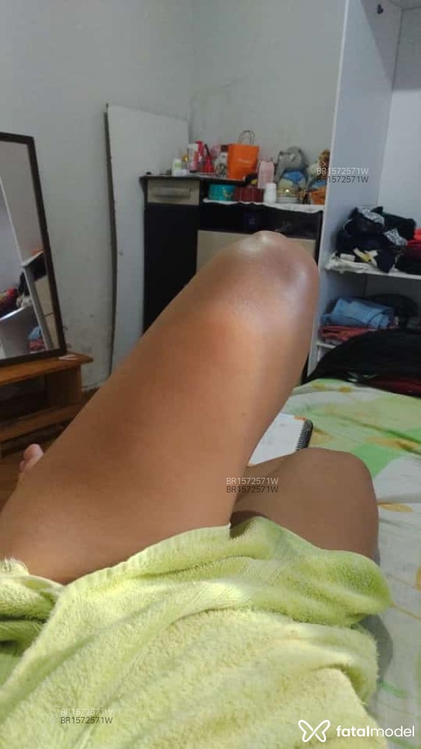 Acompanhante mulher morena (o) de olhos castanhos - morena