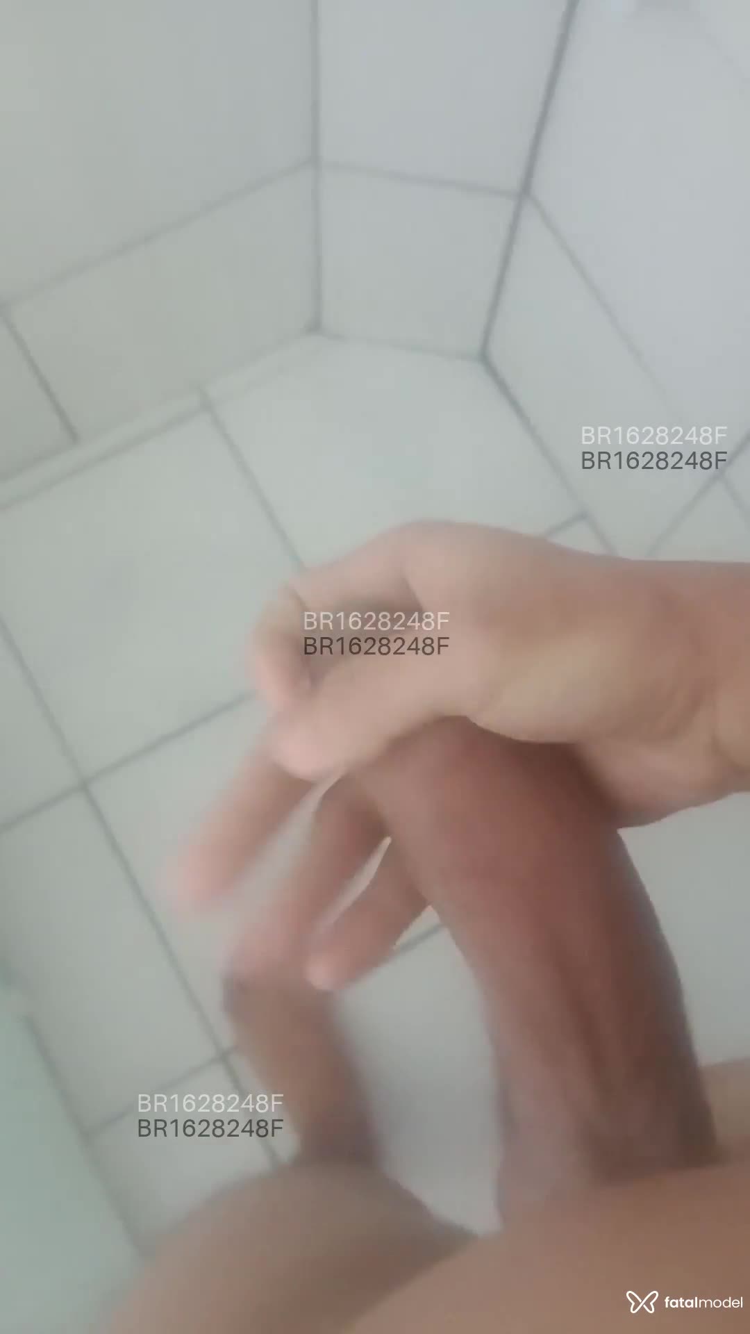 Acompanhante homem com cabelo castanho de olhos castanhos em São José - Alerrandro