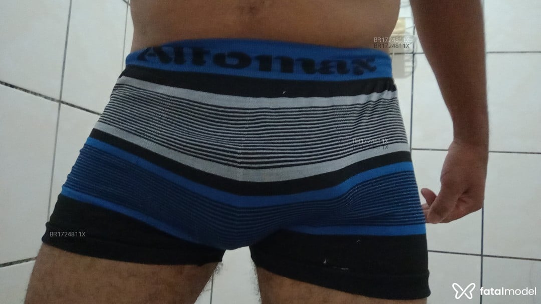 Acompanhante homem com cabelo castanho de olhos castanhos em São Paulo Acompanhante homem com cabelo castanho de olhos castanhos em São Paulo - Leandro