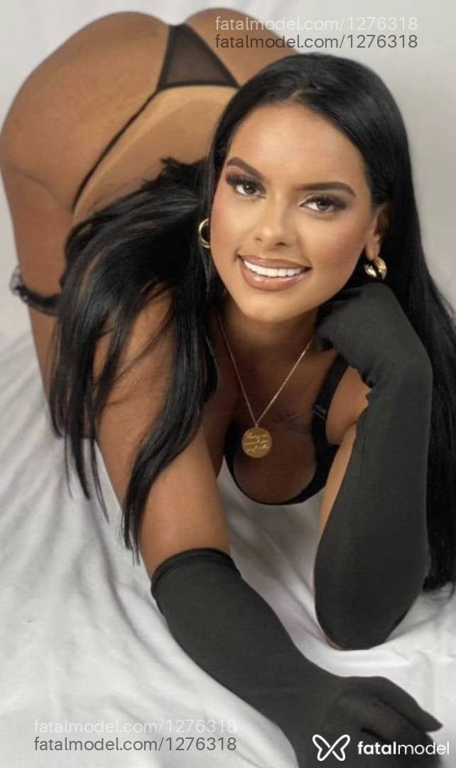Acompanhante mulher morena (o) de olhos castanhos - Caroline Merlo