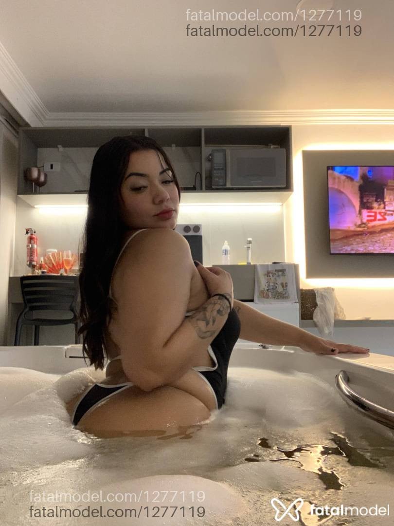 Acompanhante mulher com cabelo castanho de olhos castanhos - thais wholke
