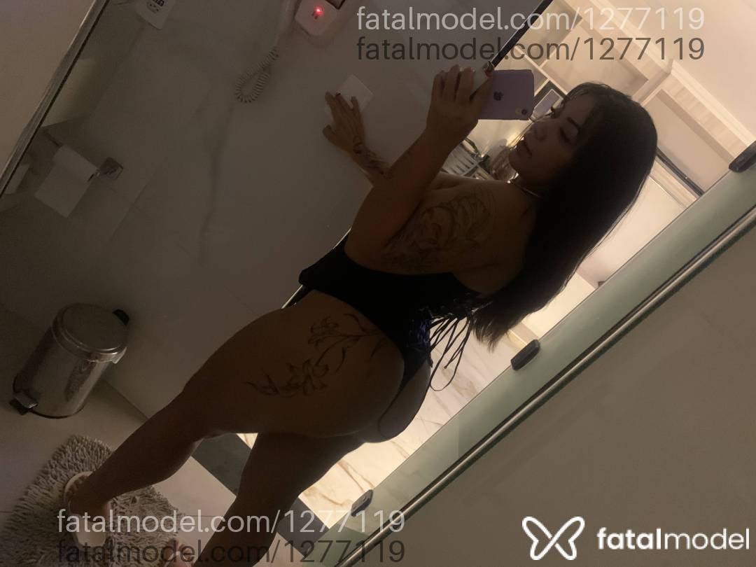 Acompanhante mulher com cabelo castanho de olhos castanhos - thais wholke