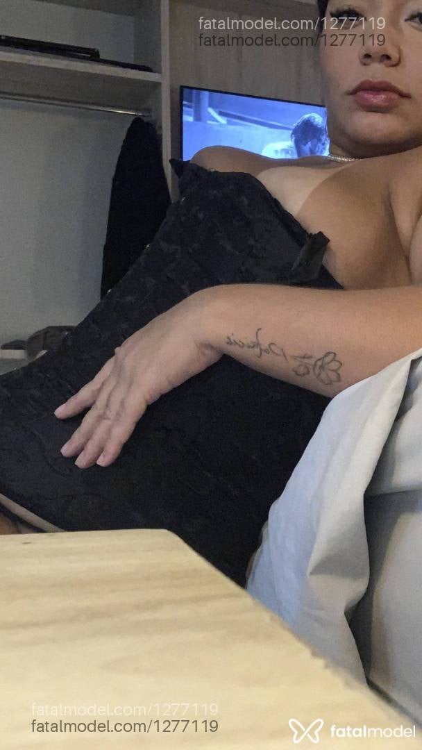 Acompanhante mulher com cabelo castanho de olhos castanhos - thais wholke