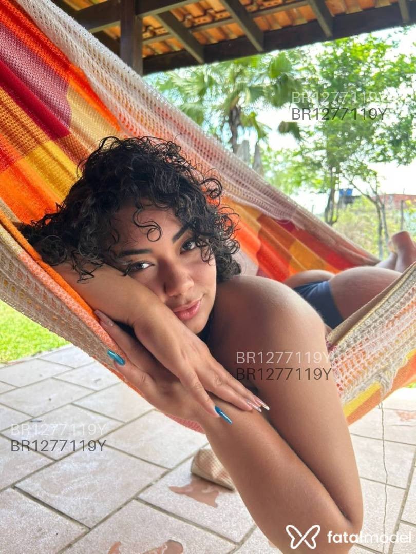 Acompanhante mulher com cabelo castanho de olhos castanhos - thais wholke