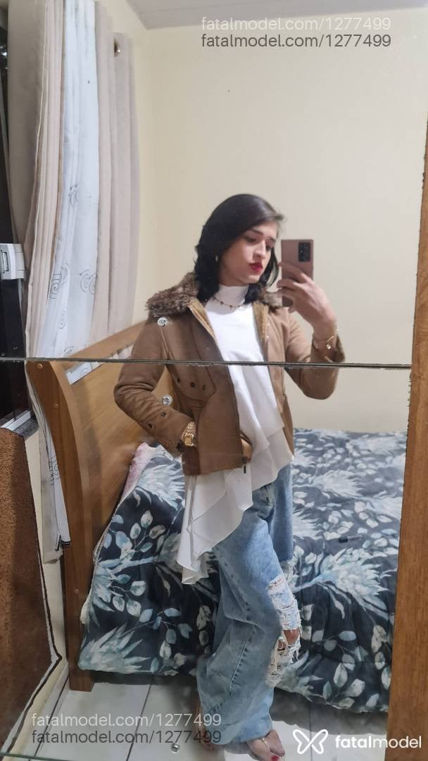 Acompanhante mulher trans morena (o) de olhos pretos - Estefany