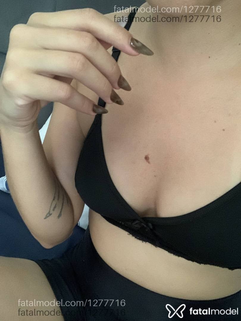 Acompanhante mulher com cabelo castanho de olhos castanhos - Rebeca Fonseca