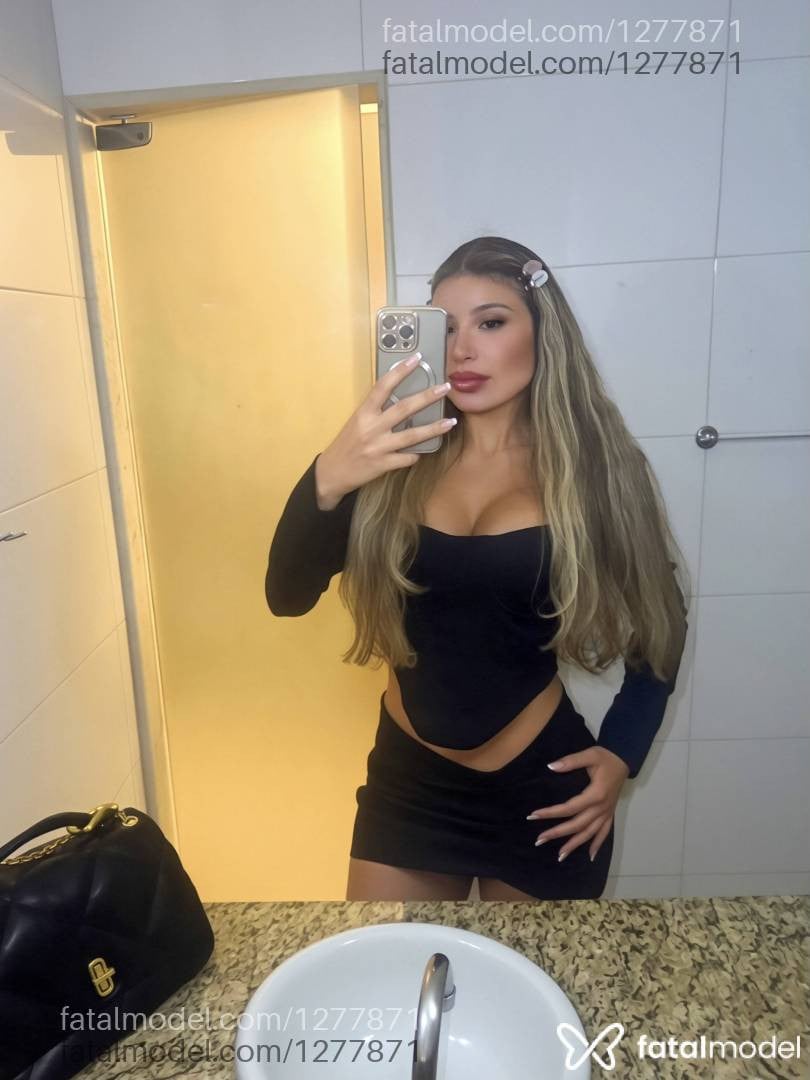 Acompanhante mulher loira (o) de olhos castanhos - BRUNA