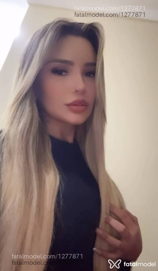 Acompanhante mulher loira (o) de olhos castanhos - BRUNA