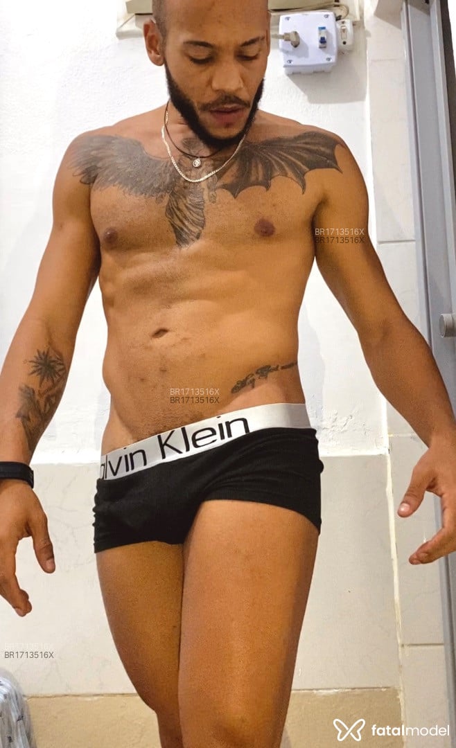 Acompanhante homem sem cabelo de olhos castanhos - DieguitO