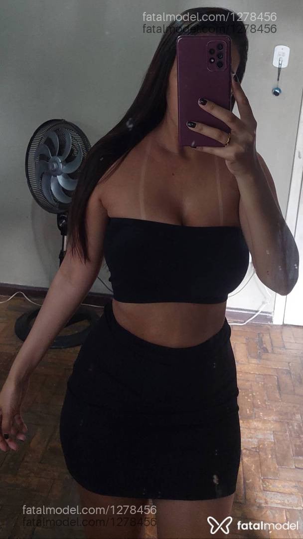 Acompanhante mulher morena (o) de olhos verdes - Larissa