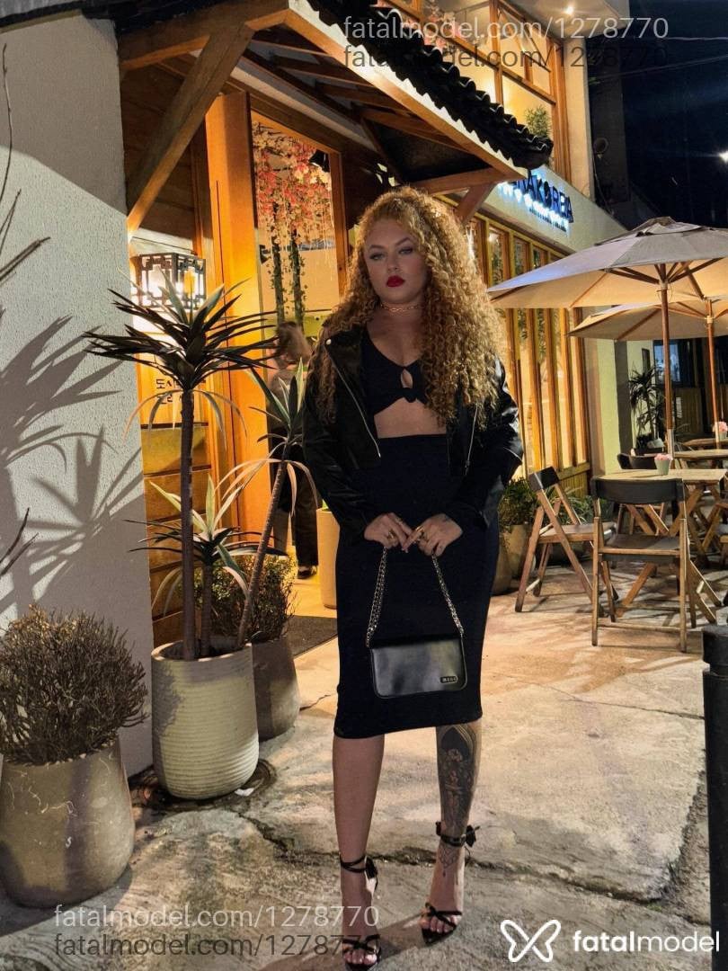 Acompanhante mulher ruiva (o) de olhos verdes em Balneário Camboriú - Stefanny Xavii