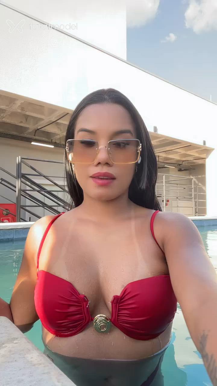 Acompanhante mulher com cabelo castanho de olhos pretos - Mariana Vargas