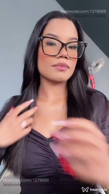 Acompanhante mulher com cabelo castanho de olhos pretos em Cáceres Acompanhante mulher com cabelo castanho de olhos pretos em Cáceres - Mariana Vargas