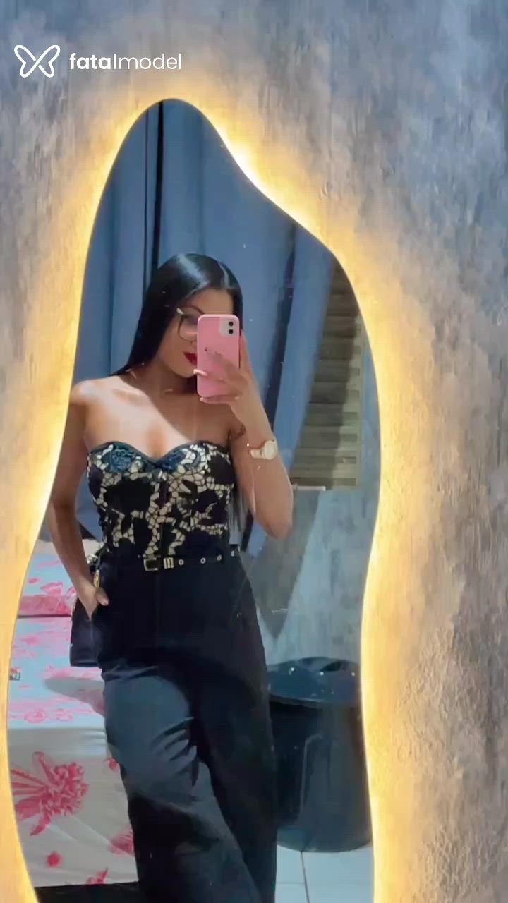 Acompanhante mulher com cabelo castanho de olhos pretos - Mariana Vargas