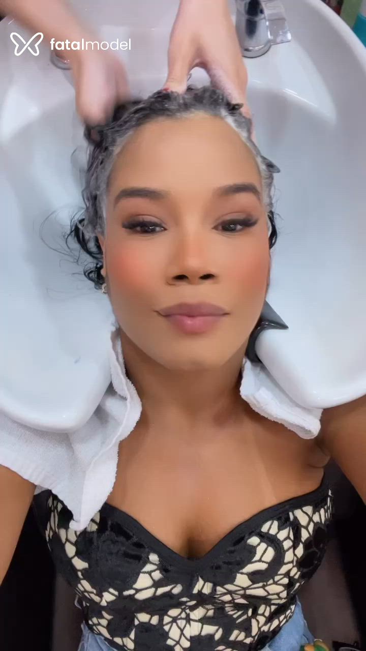 Acompanhante mulher com cabelo castanho de olhos pretos - Mariana Vargas