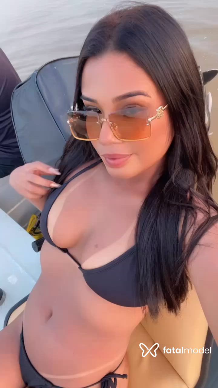 Acompanhante mulher com cabelo castanho de olhos pretos - Mariana Vargas