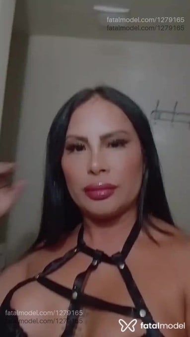 Acompanhante mulher trans com cabelo castanho de olhos castanhos em Castanhal - Vitória Santos