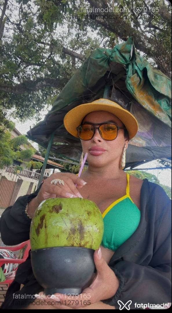 Acompanhante mulher trans com cabelo castanho de olhos castanhos em Castanhal - Vitória Santos
