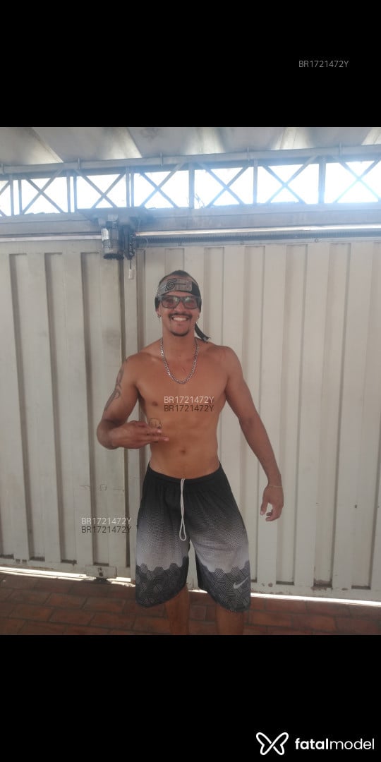 Acompanhante homem com cabelo castanho de olhos verdes em Cuiabá Acompanhante homem com cabelo castanho de olhos verdes em Cuiabá - Arthur Moraes