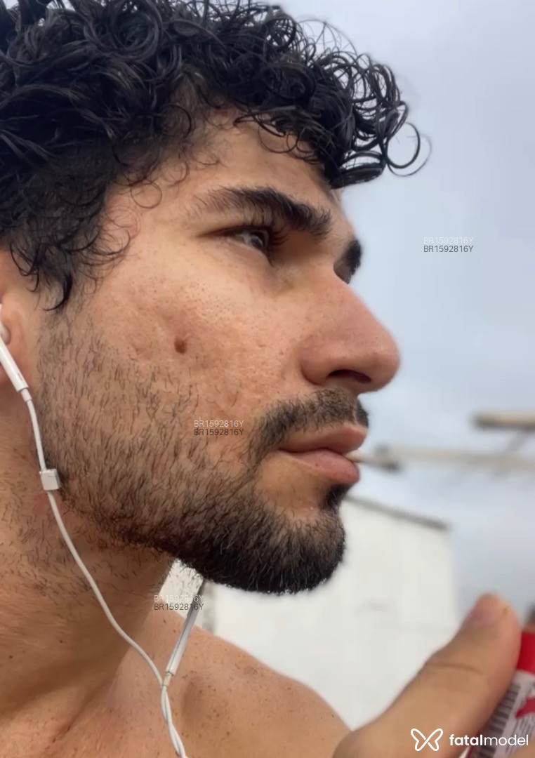 Acompanhante homem com cabelo castanho de olhos mel em Virtual Acompanhante homem com cabelo castanho de olhos mel em Virtual - SeuDestino