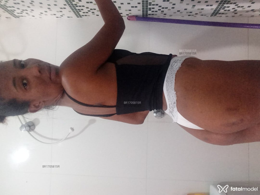 Acompanhante homem morena (o) de olhos castanhos em Virtual - Layla