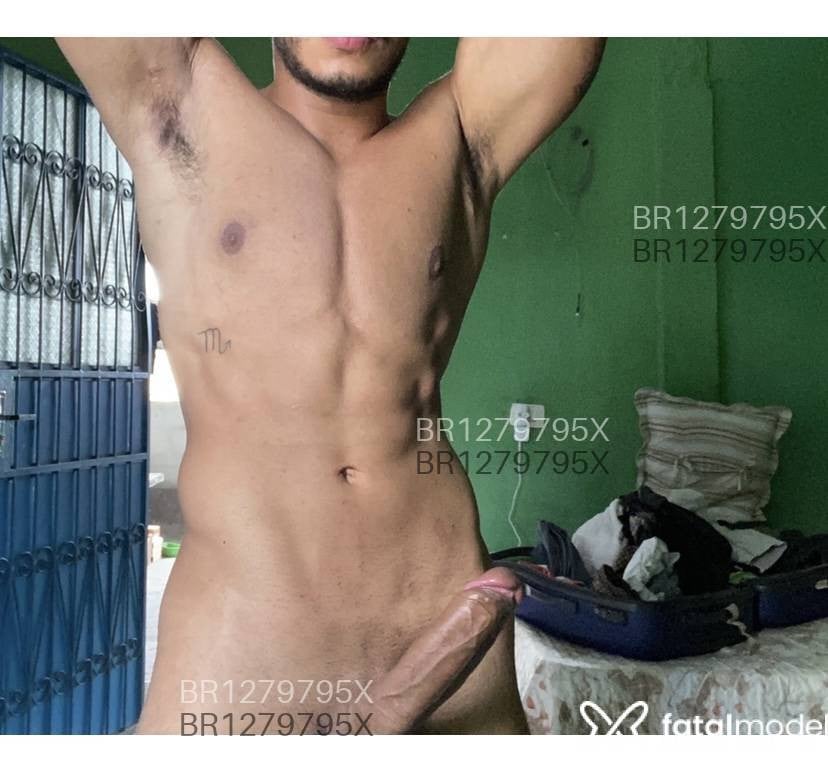 Acompanhante homem morena (o) de olhos castanhos em Curitiba - Átila