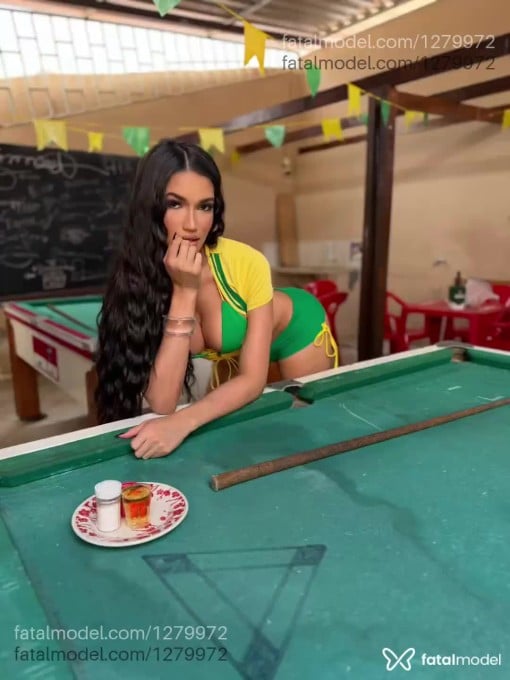 Acompanhante mulher trans morena (o) de olhos castanhos em Vitória da Conquista - BRENNA